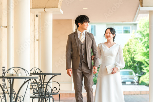 Wedding reception, after-party, bride and groom appearing in wedding dresses, dressed-up couple, wealthy, wealthy