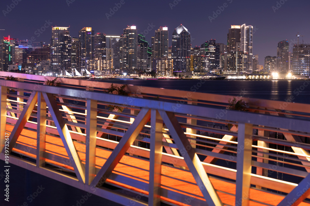 Ταπετσαρία Night time twilight view of thew downtown skyline and marina of San Diego, California, USA