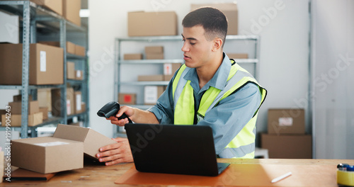 Foto Businessman, laptop and box with scanner for logistics, price check or RFID tracking in warehouse