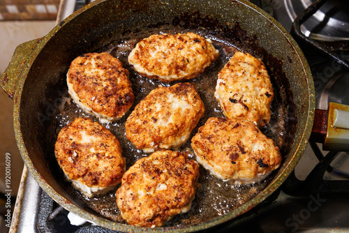 Tableau sur toile Minced meat cutlets are fried in oil in a frying pan