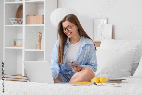 Teenage girl with laptop wo...
