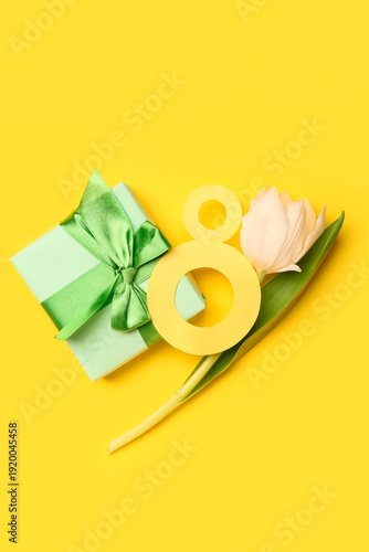 Figure 8 made of paper, gif...