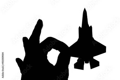 反戦、シルエットのジェット戦闘機