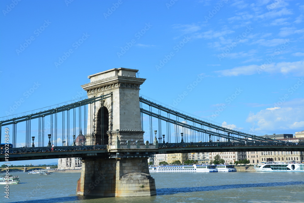 Obraz premium ハンガリー ブダペストのくさり橋