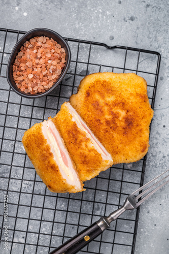Valokuva Fried Chicken cordon bleu cutlet with cheese and ham in breadcrumbs