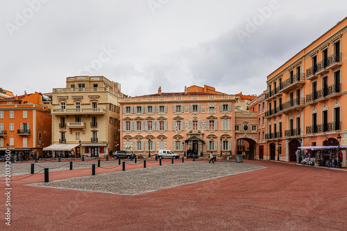 the square that extends in front of the royal residence of the Principality of Monaco