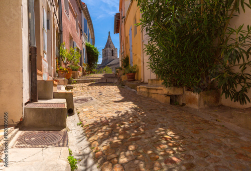 Canvas-taulu Old residential houses with stone walls, green shutters and small stairway in a
