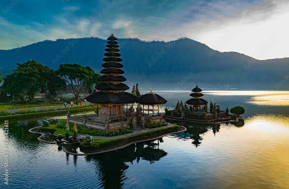 Obraz premium Ulun Danu Beratan temple, Bali, Indonesia