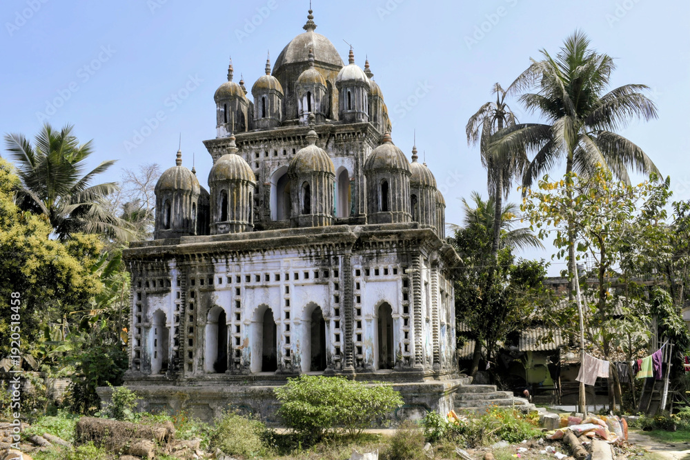 Obraz premium 'narajole hawamahal', ruined two-story colonial mansion with corner towers, a central balcony, and a grand semi-circular porch supported by tall corinthian columns