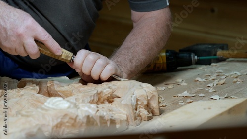 Fotografie Artisan carves pattern, Master woodworker skillfully creates elegant motifs usin