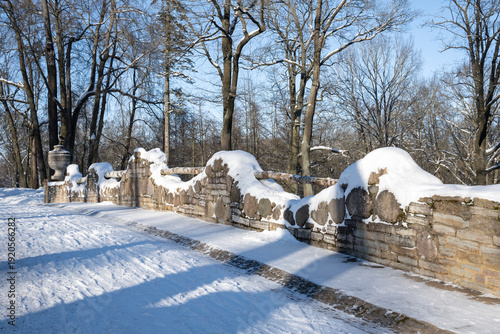 Fotografi View on the Ruinny Bridge. Alexandria Park, Peterhof