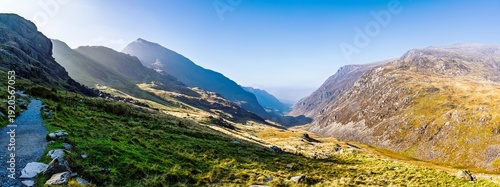 Panel kuchenny z motywem Autumn colours of Pen-y-Pass over Miner’s Track - Start Point and road A4086, Snowdonia, Wales, UK