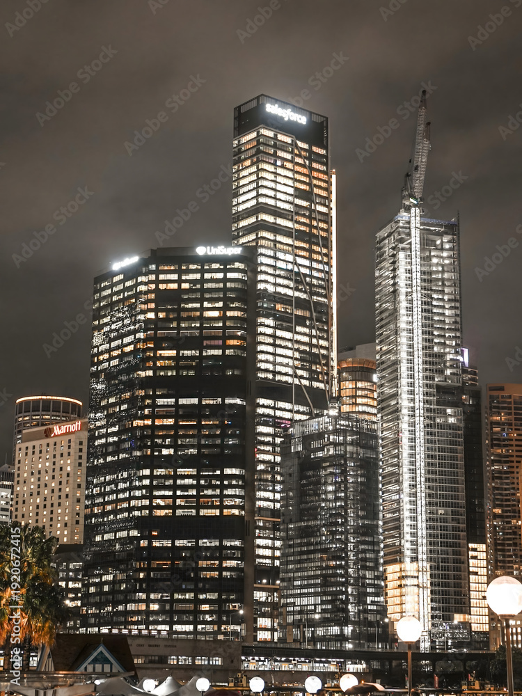Obraz premium Sydney CBD Rainy Night Skyline with Illuminated High-Rise Buildings