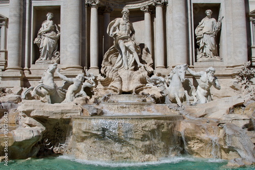 Obraz na plátně Trevi Fountain With Oceanus God of the Sea and allegorical statues of Abundance