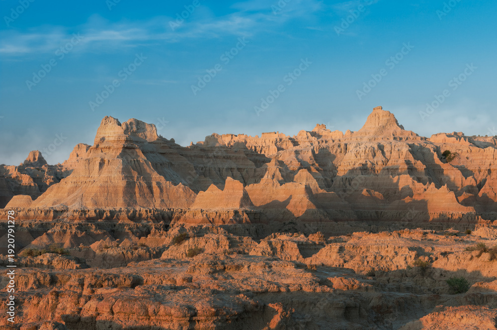 Fototapeta premium South Dakota Badlands Under Nearly Cloudless Sky