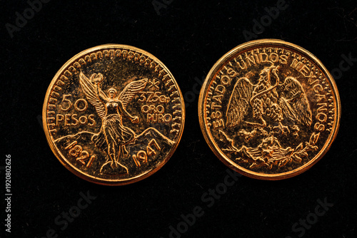 Fotografija Two Mexican Centenario gold coins seen from both sides