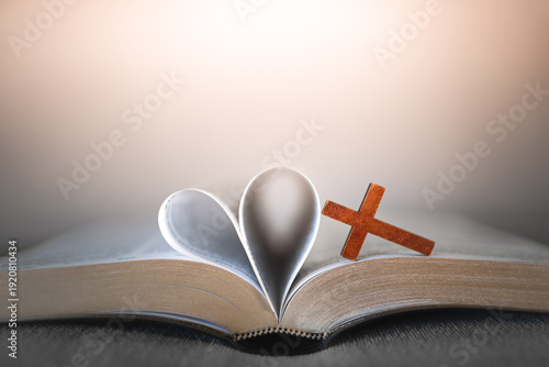 Canvastavla open bible with heart shaped pages and wooden cross, christian love and faith co