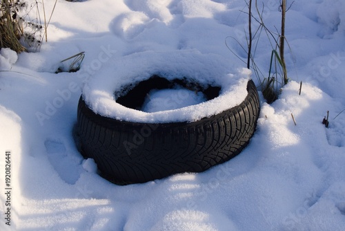 Quadro em tela TIRE IN THE SNOW - 1