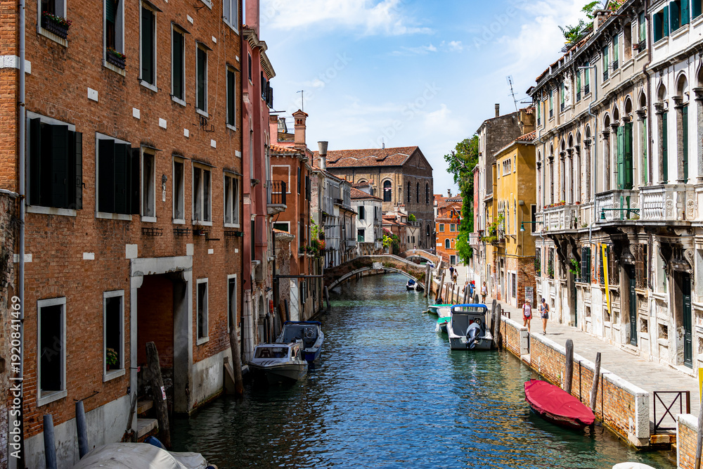 Fototapeta premium View of the canals of Venice (Italy)