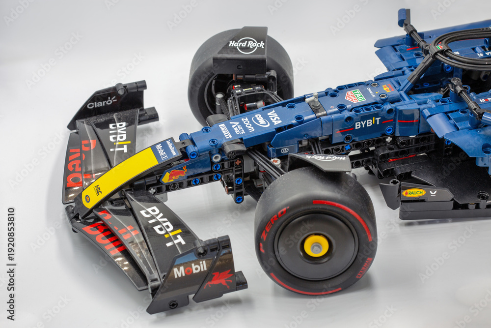 Fototapeta premium LEGO Technic Oracle Red Bull Racing RB20 F1 car model.