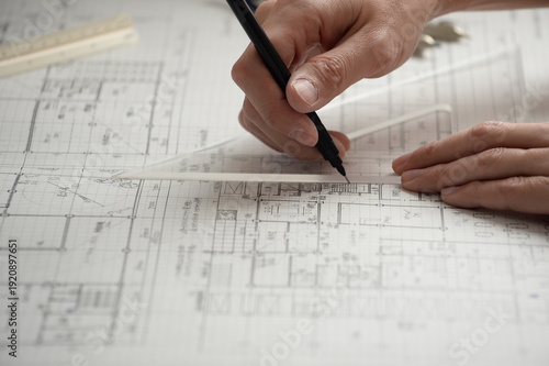 Quadro su tela 建築図面を製図する日本人建築士の手元 A Japanese architect drawing architectural drawings