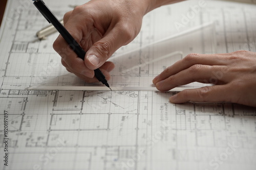 Quadro su tela 建築図面を製図する日本人建築士の手元 A Japanese architect drafting architectural drawings