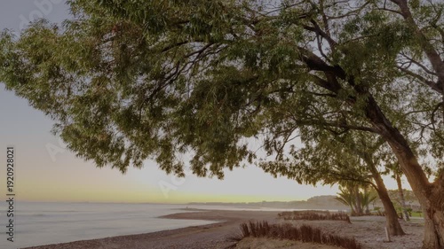 Espectacular atardecer lleno de matices anaranjados