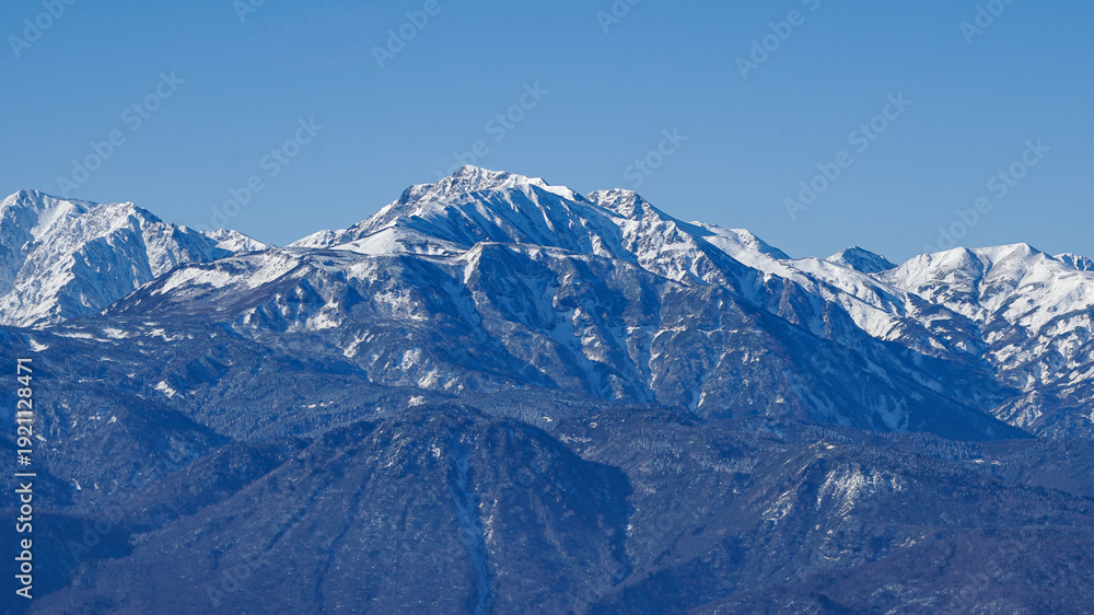 Naklejka premium 雪化粧した雨飾山からの景色