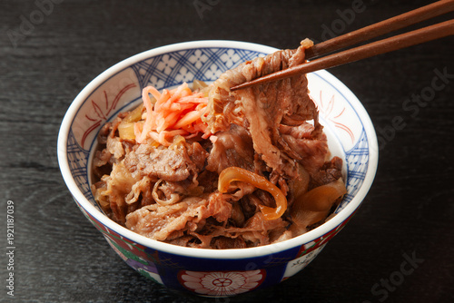 Canvastavla 箸で持ち上げた牛丼