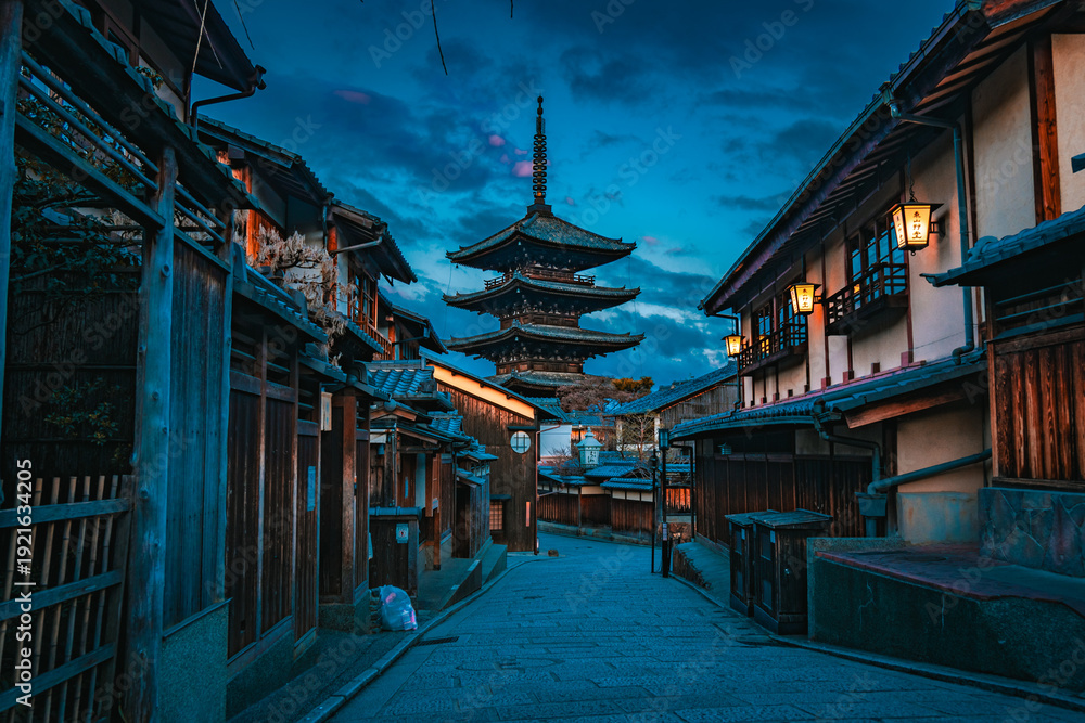 Obraz premium 日本 京都 東山 清水寺 八坂の塔の風景