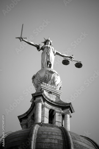Tableau sur toile Lady of Justice of the Central Criminal Court fondly known as the Old Bailey in