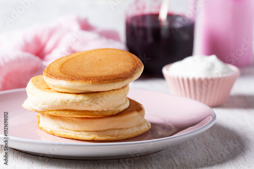 Konstfotografi Fluffy pancakes, Japanese souffle pancakes served with cream and currant jelly