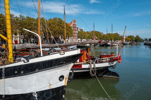 Traditionsschiffe im Hafen von Dordrecht, Niederlande