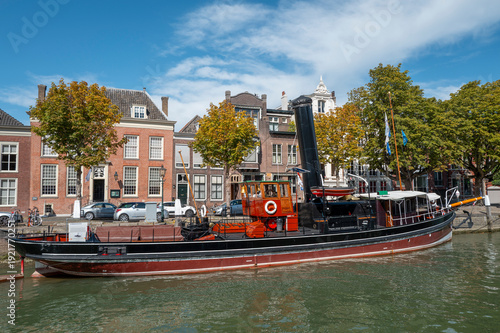 Traditionsschiffe im Hafen von Dordrecht, Niederlande