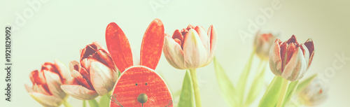 Frohe Ostern, Dekoration mit Osterhase und Tulpen Banner