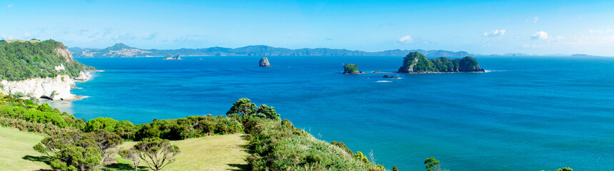 Poster Cathedral Cove Turquoise baai Cathedral Cove panorama  © jmubalde