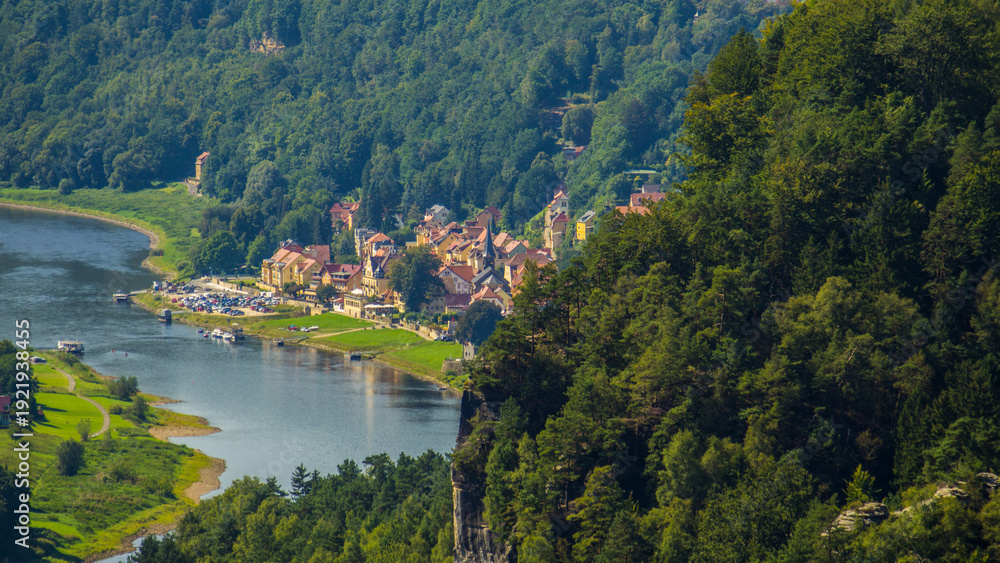 Obraz premium Elbe river with village in saxon switzerland
