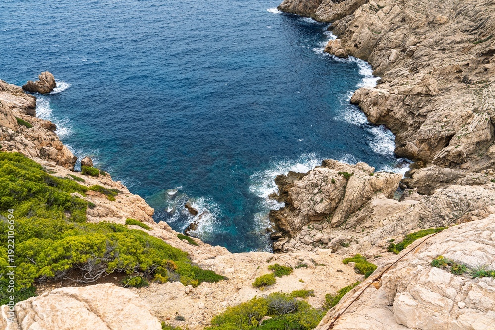 Fototapeta premium Experience the breathtaking coastline of Mallorica, Spain. Azure waters meet dramatic cliffs, making it an ideal spot for hiking and enjoying the natural beauty of the Balearic Islands.