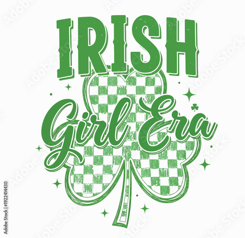 St Patrick’s Day Shirt – Distressed Green Vintage Clover Graphic Tee for Women Lucky Irish Holiday Outfit