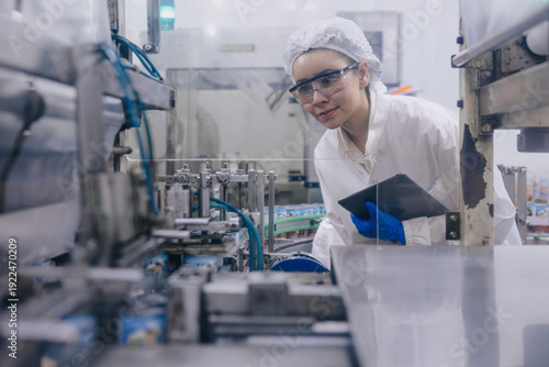 Obraz na plátně Hygiene inspector stuff officer work in science factory
