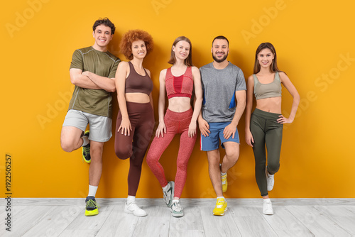 Group of sporty young frien...