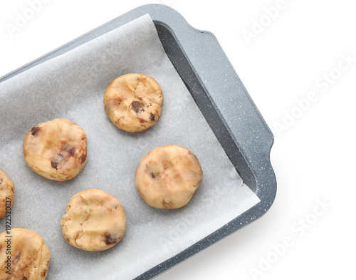 Baking dish with uncooked c...