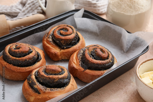 Baking tray with tasty popp...