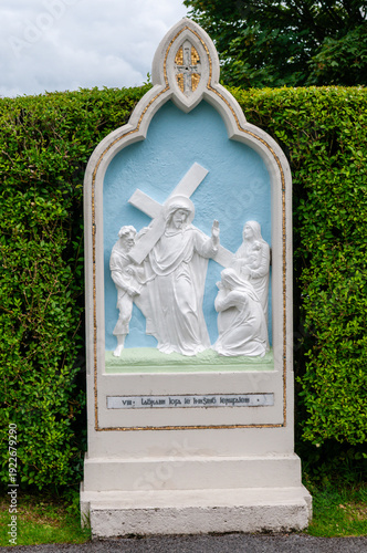 Konstfotografi 8th Station of the Cross - Jesus is helped by Simon of Cyrene to carry his cross