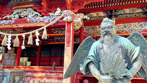 Fotografie 日本の寺社仏閣の彫刻と天狗の像 厄除けと伝統文化  高尾山