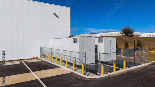 Φωτογραφία Two standby diesel generators outside warehouse