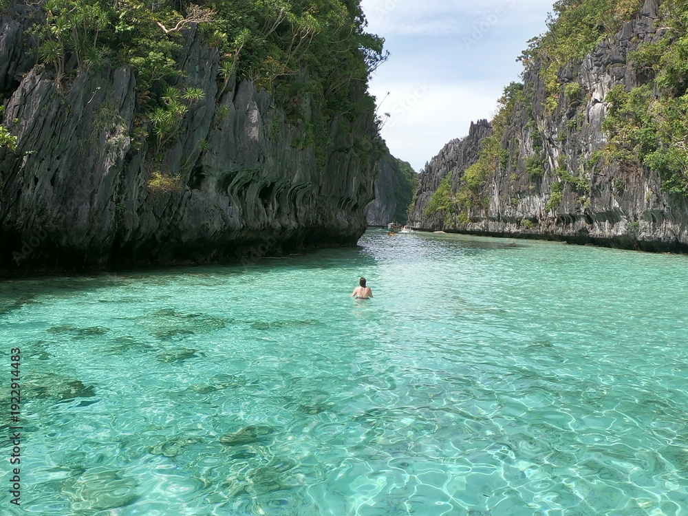 Obraz premium Beautiful landscape scenery in El Nido, Philippines. The Big Lagoon entrance, Miniloc Island. Woman swimming.