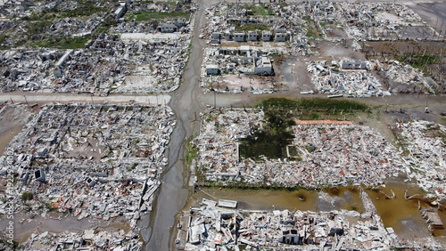 Quadro su tela Drone flight over the salt-crusted ruins of a flooded Argentine village