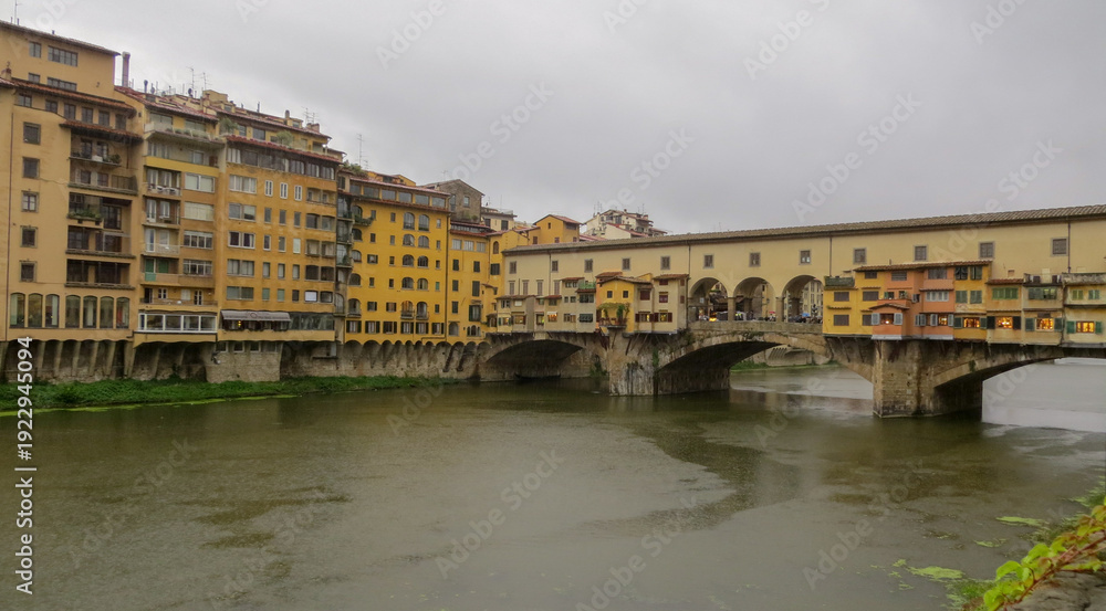 Fototapeta premium Ponte Vecchio (Old Bridge) over Arno river in Florence, Italy.