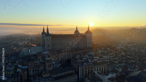 Fotografía Aerial Morning Scene Captured, Dawn Illuminates Ancient Fortress, Serene Morning View Shows Fog And Castle Toledo